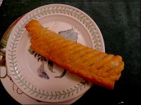 Sausage roll on plate FZ82 P1010585.jpg