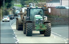 Tractor with Manure tanker Wonford Hill Exeter A65 Long DSC00762.JPG