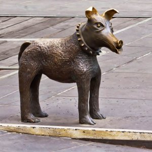 Larry La Trobe bronze dog statue