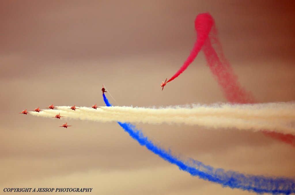 C51O0202.JPG red Arrows at RIAT 2024